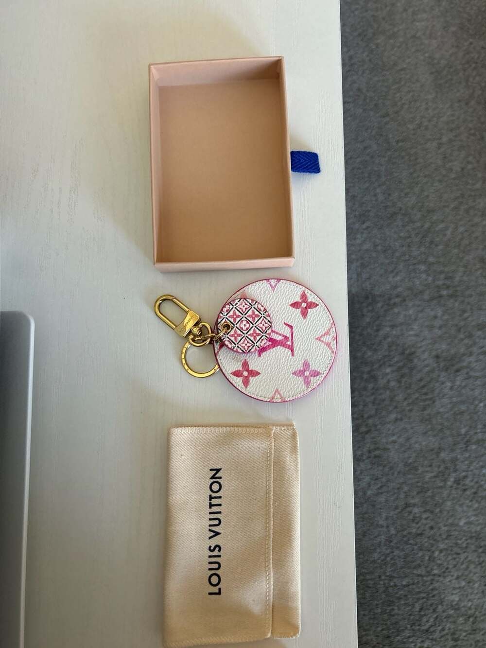 LOUIS VUITTON Ilustre Resort By The Pool Bag Charm Key Ring M01374 Good